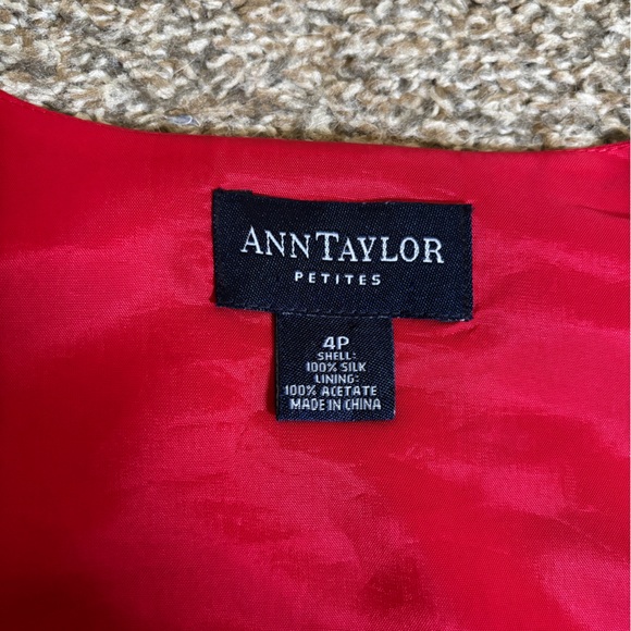 Vintage Ann Taylor Red Silk Sleeveless Wrap Blouse Women’s Size 4P - Picture 3 of 9